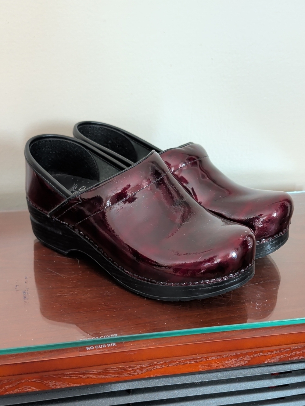 Dansko Patent Leather Clogs Women's Size 6.5 Shoes